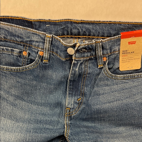 Levi's Men's Bootcut Jeans in Classic Blue - Picture 4 of 9
